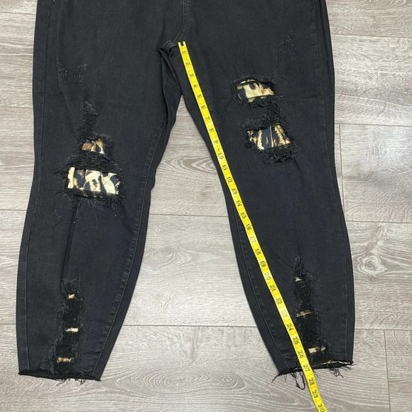 NWOT Judy Blue Leopard Patch Mid Rise Skinny Black Denim Jeans 22W - Picture 10 of 16